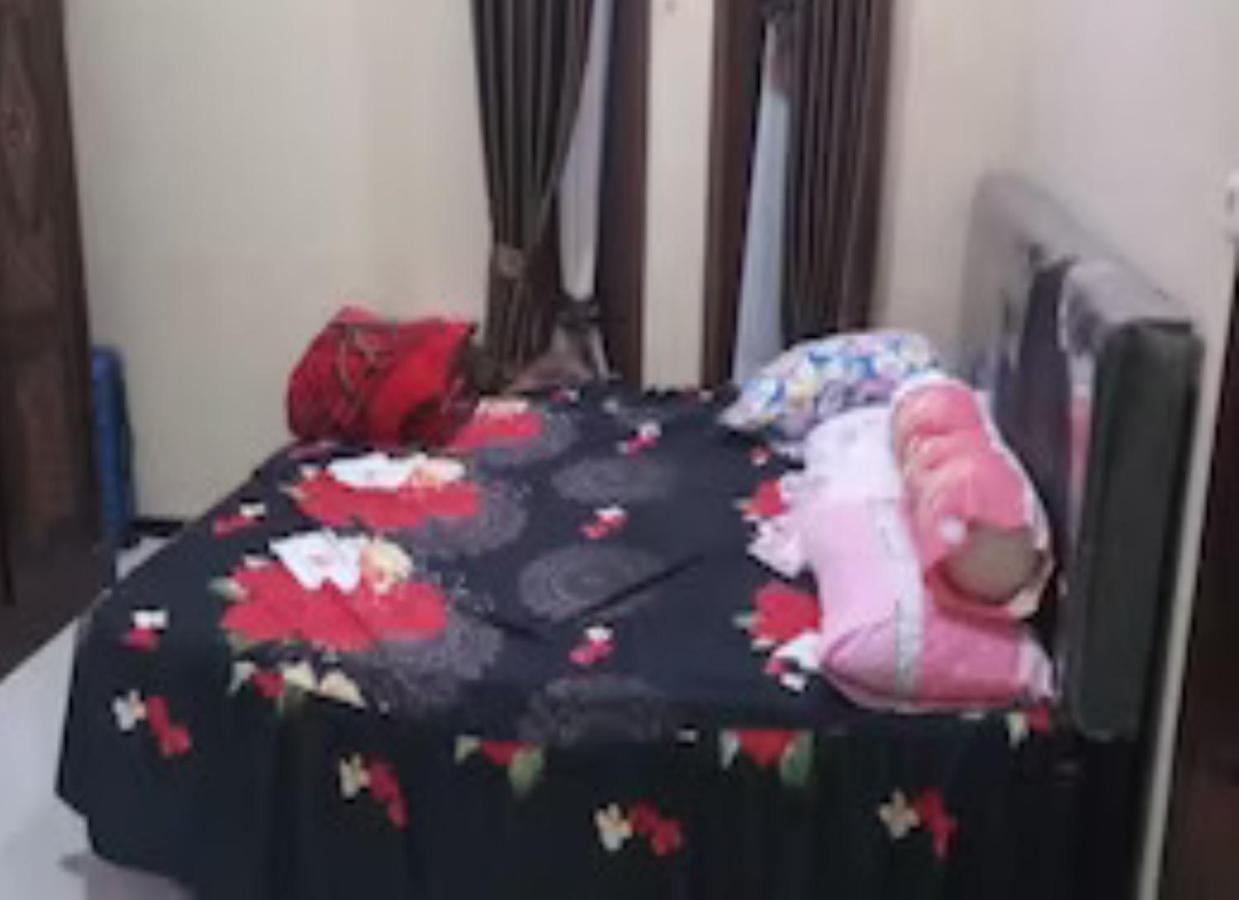 Hotel Express O 91800 Chantika Malang
